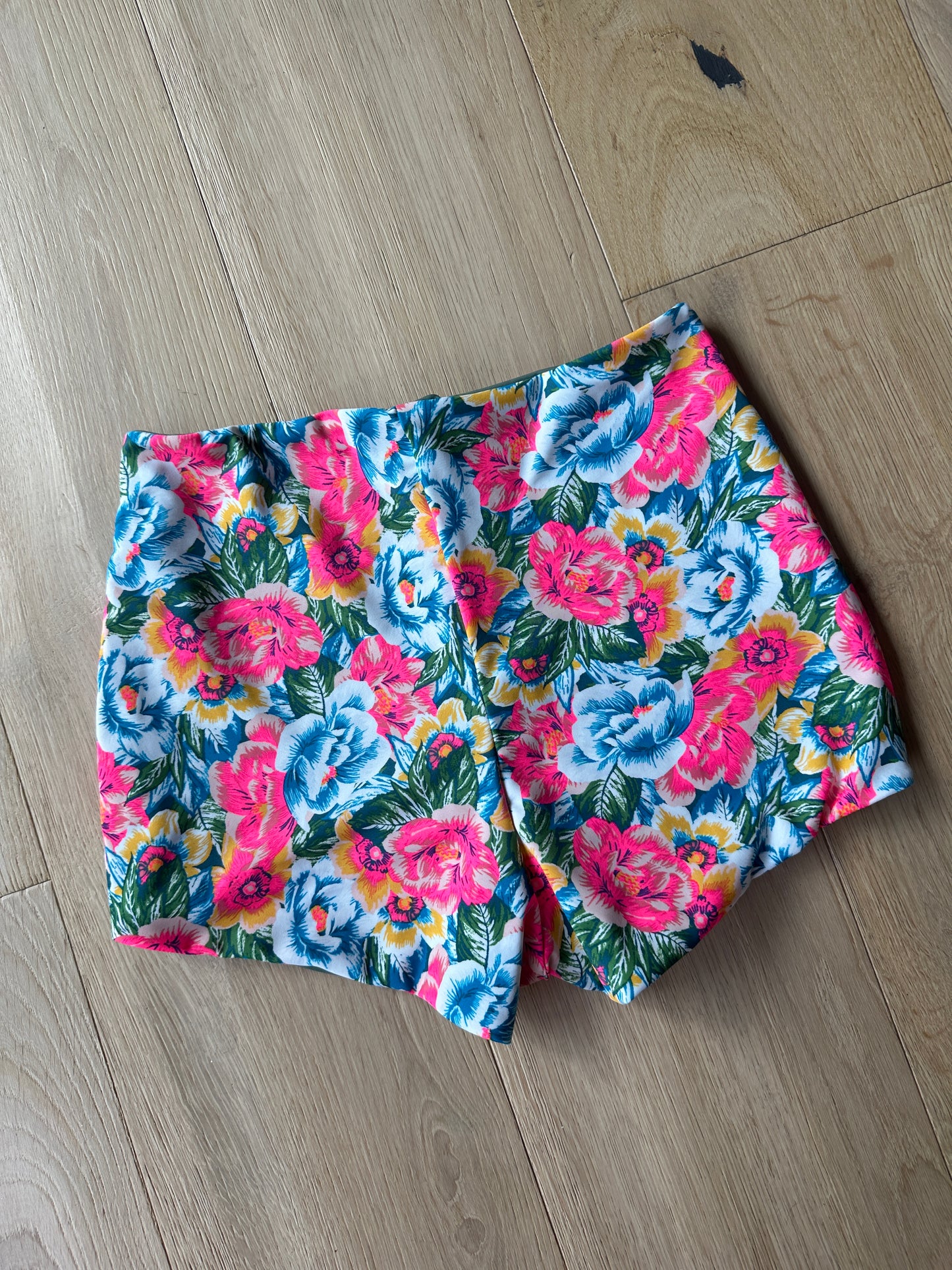 Passionflower x Olive Shorties M