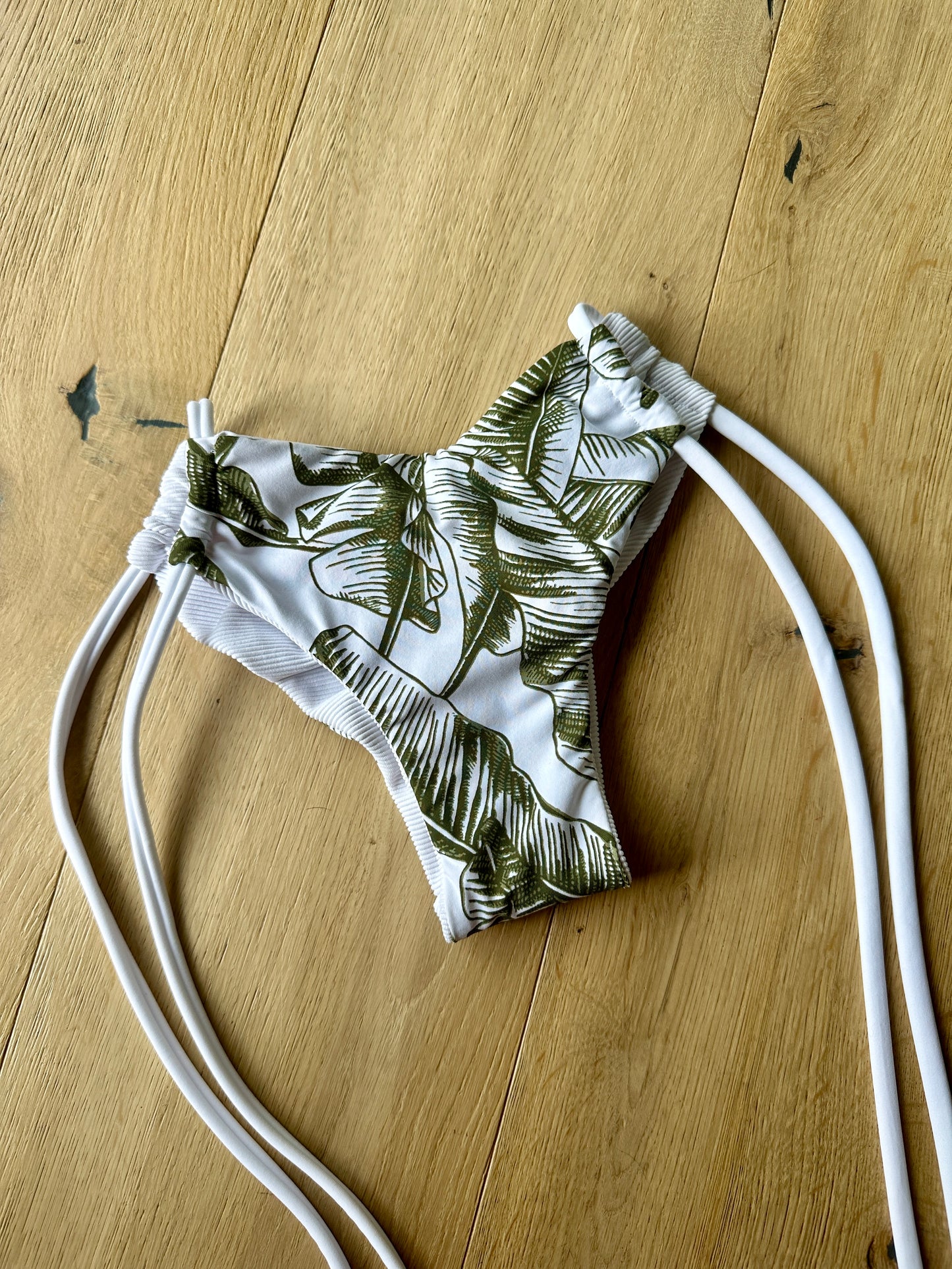 White Rib x Palms Side Tie Scrunch S