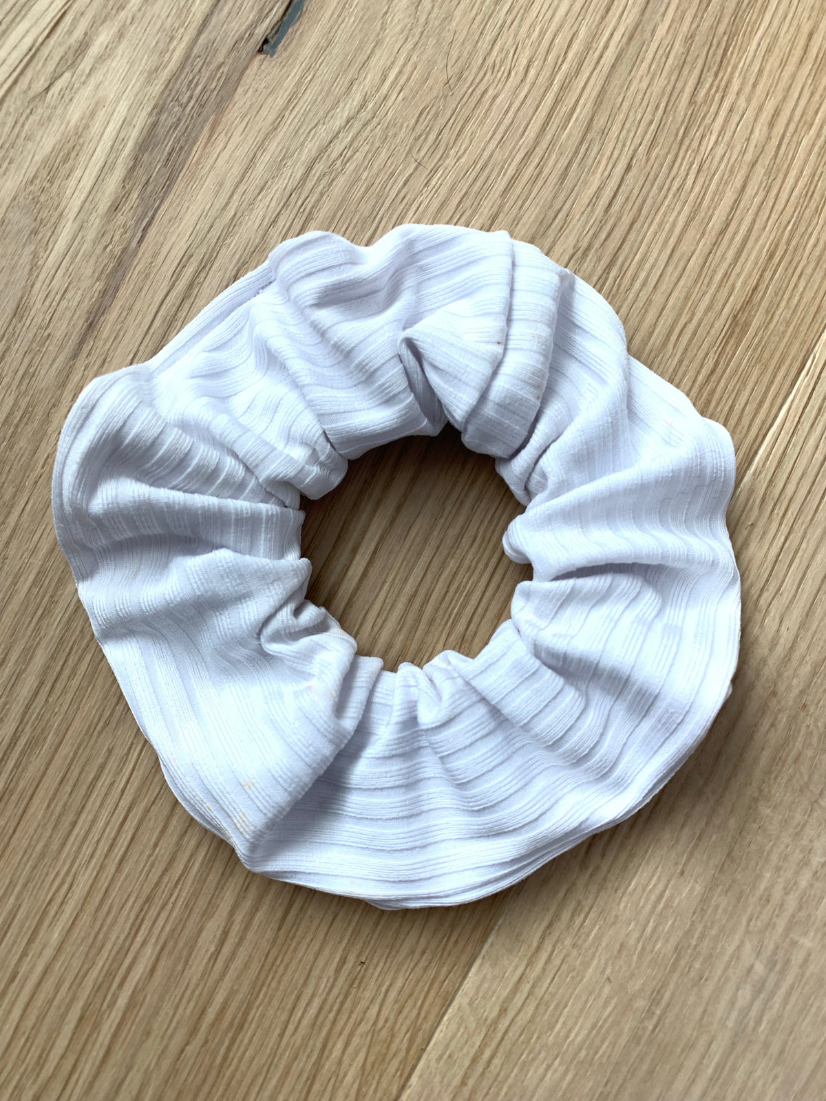 C A Y E S  scrunchie