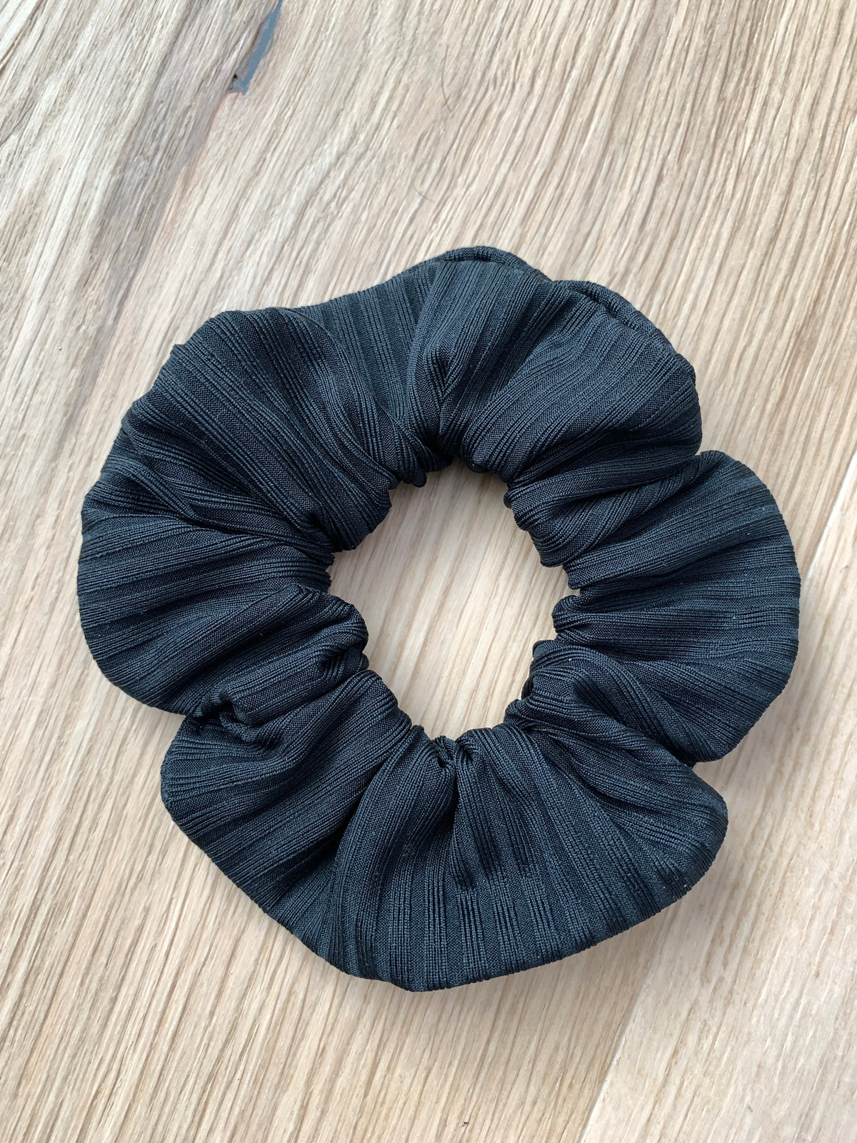 C A Y E S  scrunchie