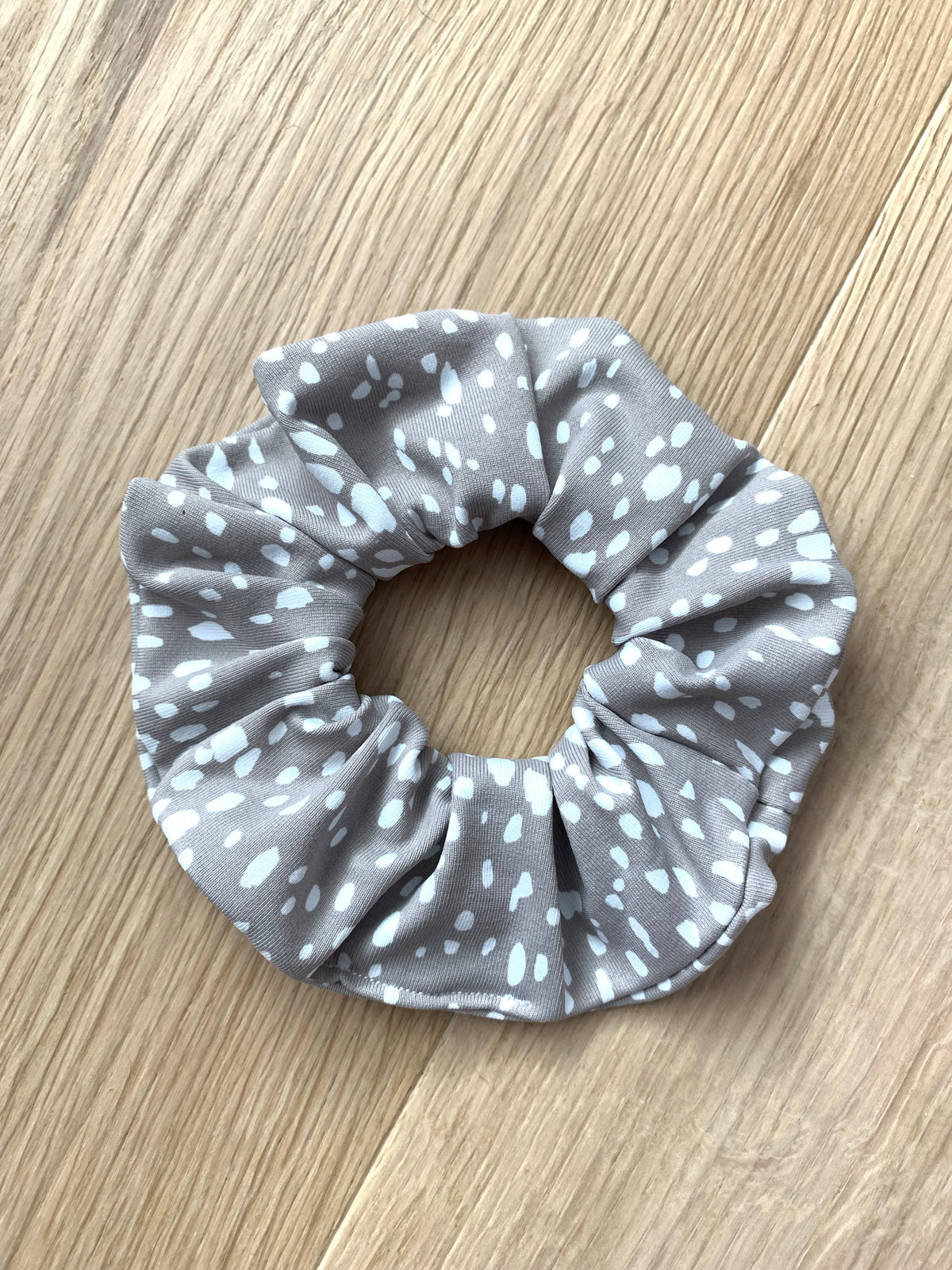 C A Y E S  scrunchie