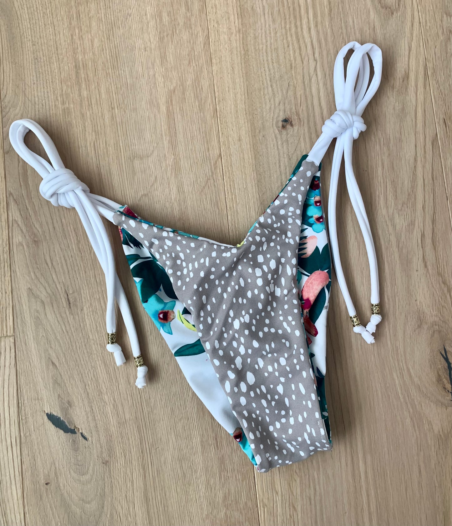 White Floral x Adobe Side Tie Scrunch Cheeky